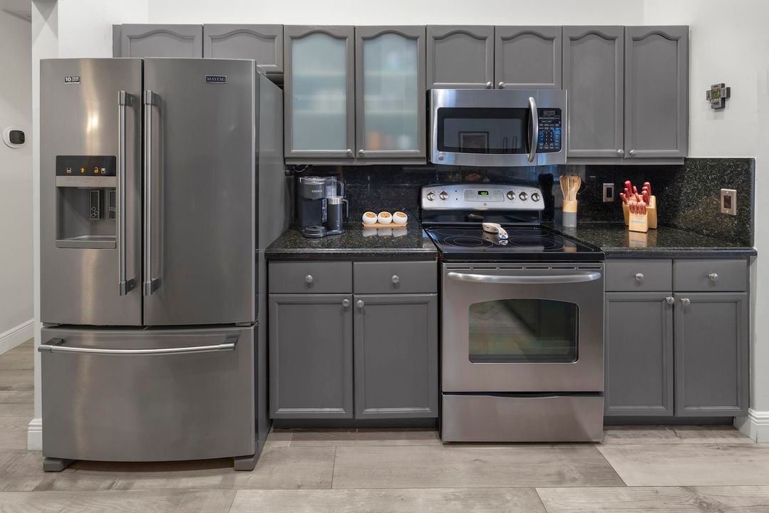 En Venta: $679,000 (4 camas, 2 baños, 2150 Pies cuadrados)