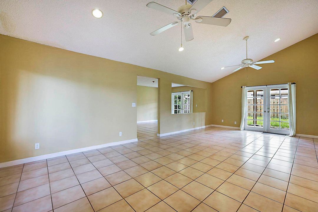 На продажу: $499,900 (3 спален, 2 ванн, 1819 Квадратных фут)