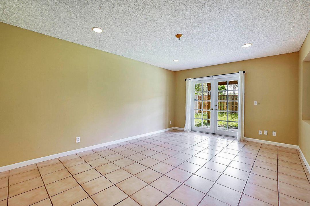 На продажу: $499,900 (3 спален, 2 ванн, 1819 Квадратных фут)