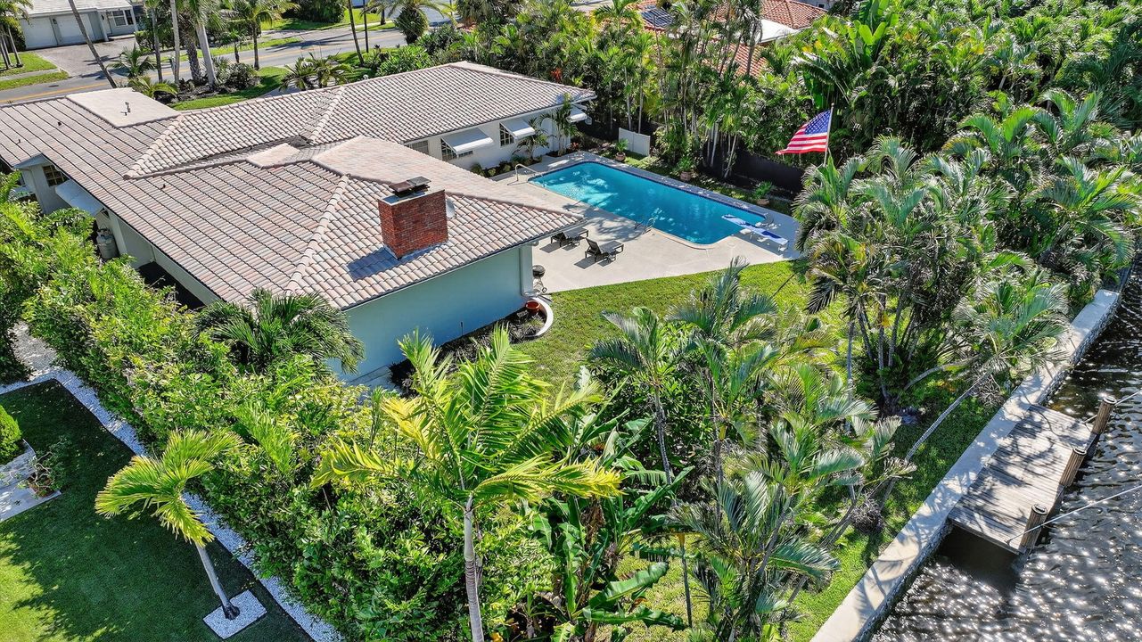 Под контрактом: $2,700,000 (4 спален, 2 ванн, 3366 Квадратных фут)