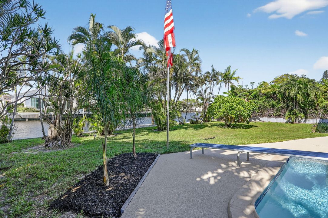 Под контрактом: $2,700,000 (4 спален, 2 ванн, 3366 Квадратных фут)