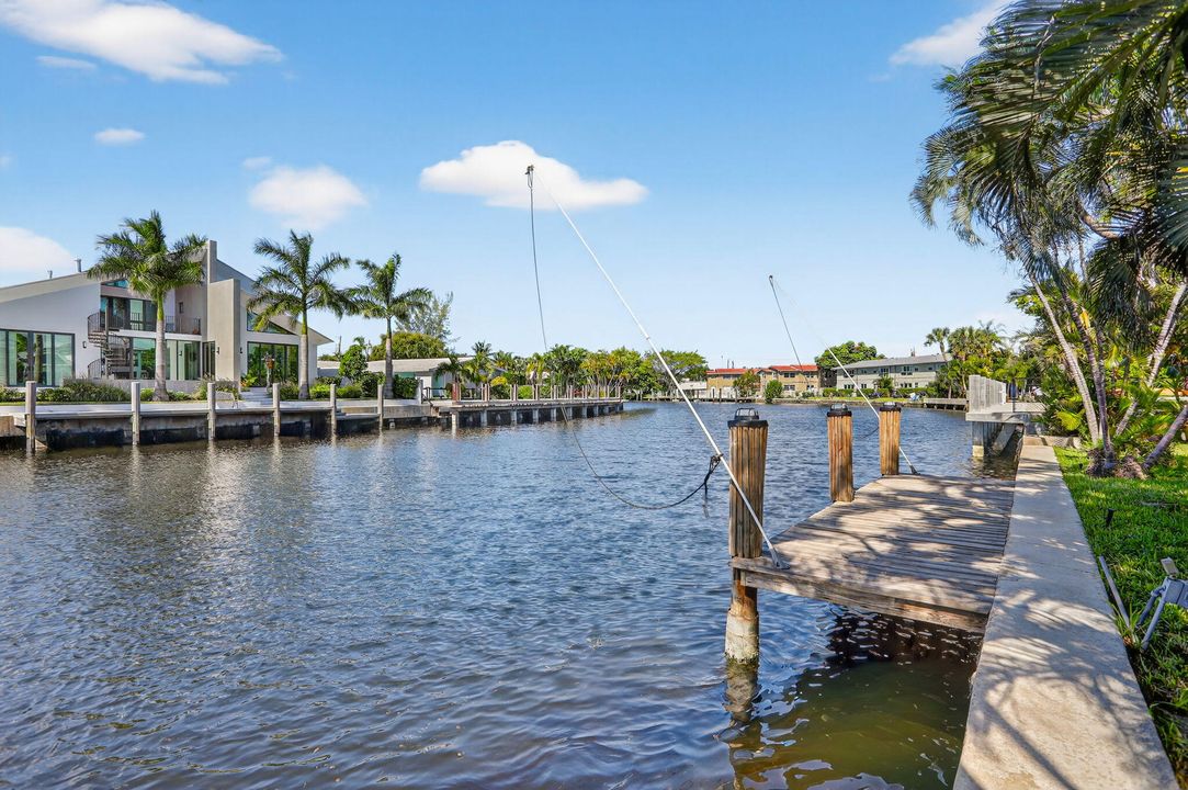 Под контрактом: $2,700,000 (4 спален, 2 ванн, 3366 Квадратных фут)