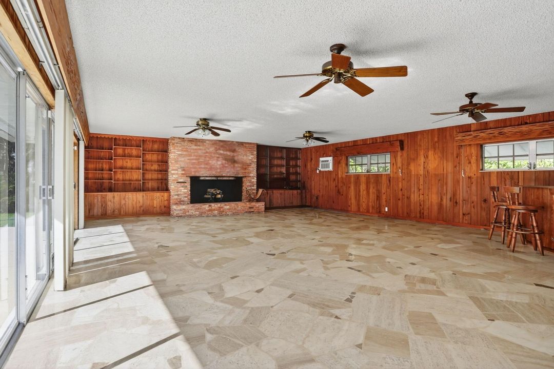 Под контрактом: $2,700,000 (4 спален, 2 ванн, 3366 Квадратных фут)