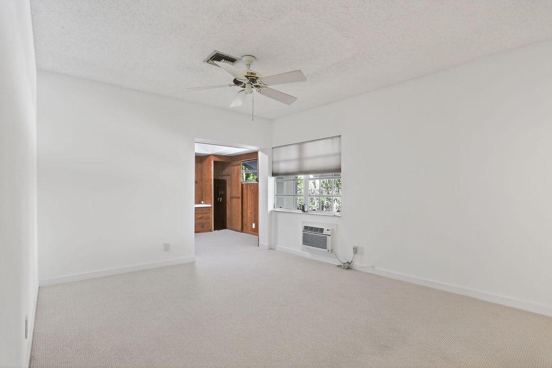 Под контрактом: $2,700,000 (4 спален, 2 ванн, 3366 Квадратных фут)