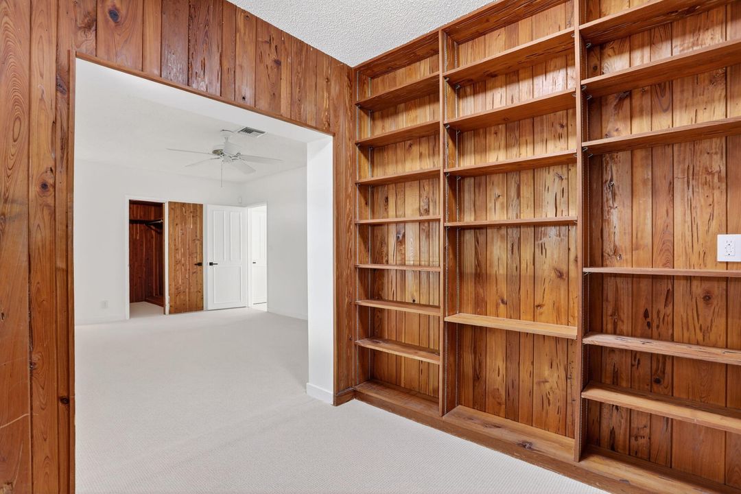 Под контрактом: $2,700,000 (4 спален, 2 ванн, 3366 Квадратных фут)