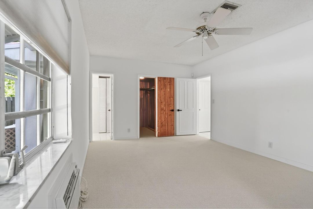 Под контрактом: $2,700,000 (4 спален, 2 ванн, 3366 Квадратных фут)