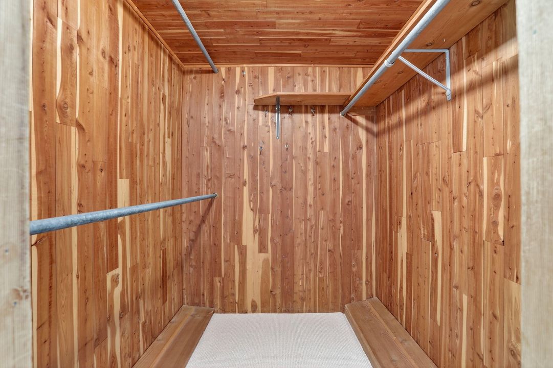 Под контрактом: $2,700,000 (4 спален, 2 ванн, 3366 Квадратных фут)