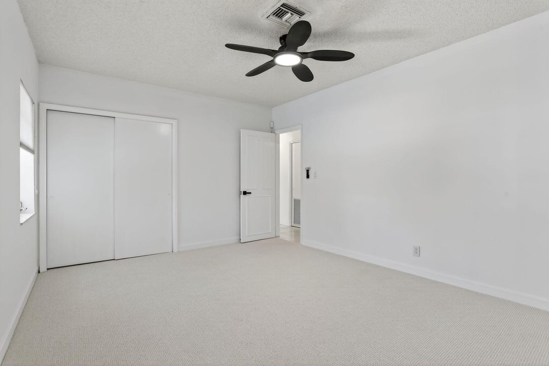 Под контрактом: $2,700,000 (4 спален, 2 ванн, 3366 Квадратных фут)