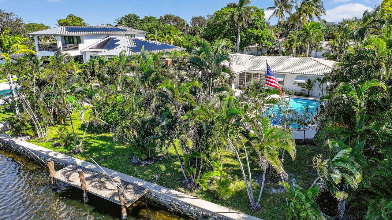 Под контрактом: $2,700,000 (4 спален, 2 ванн, 3366 Квадратных фут)