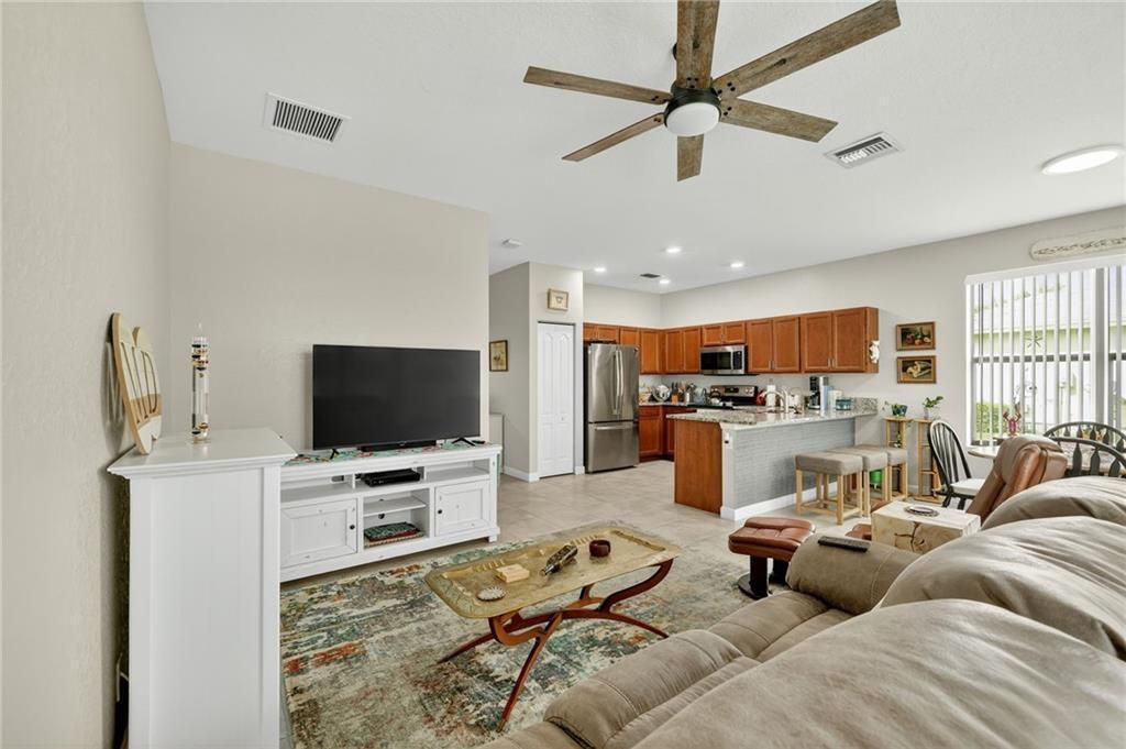 For Sale: $285,000 (3 beds, 2 baths, 1417 Square Feet)