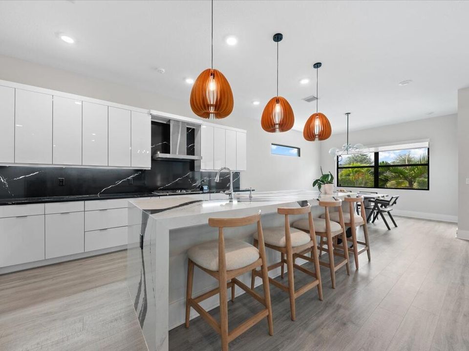 出租: $5,500 (3 贝兹, 3 浴室, 2543 平方英尺)