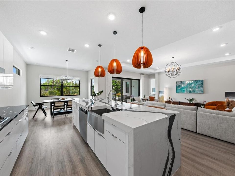 出租: $5,500 (3 贝兹, 3 浴室, 2543 平方英尺)