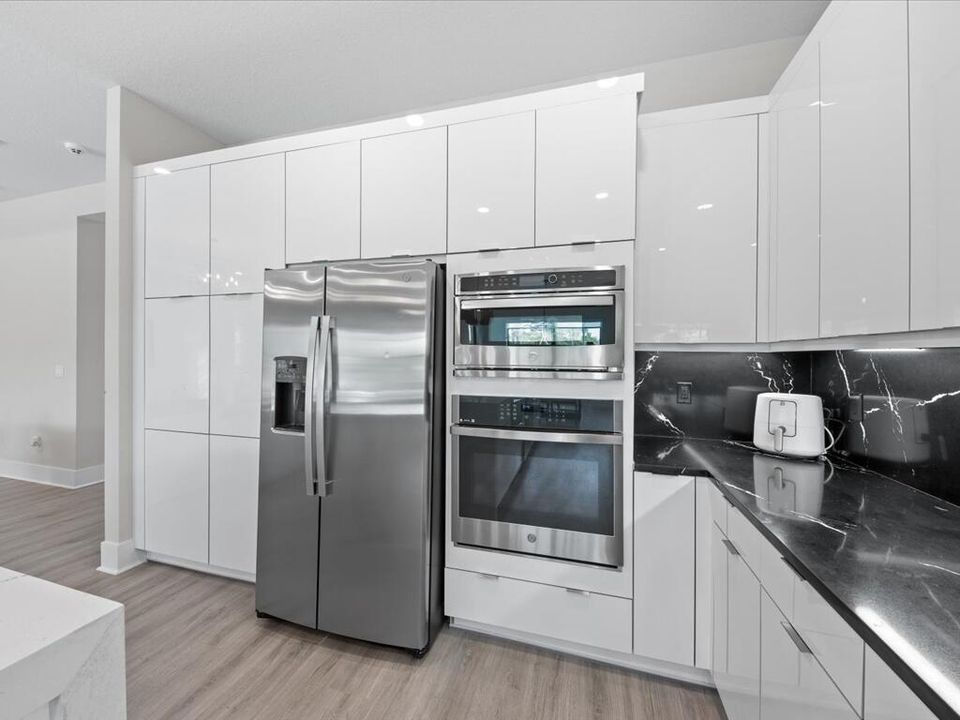 出租: $5,500 (3 贝兹, 3 浴室, 2543 平方英尺)