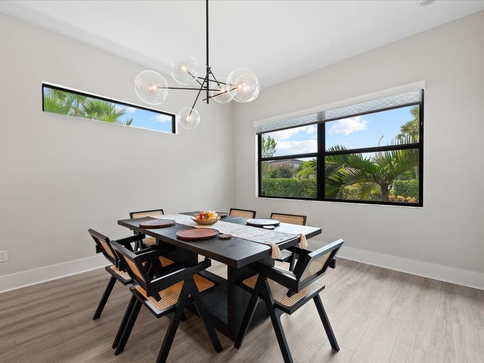 出租: $5,500 (3 贝兹, 3 浴室, 2543 平方英尺)