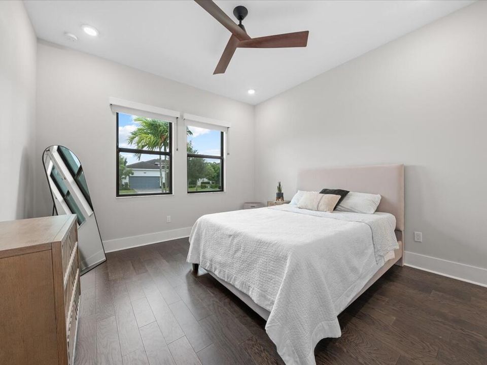 出租: $5,500 (3 贝兹, 3 浴室, 2543 平方英尺)