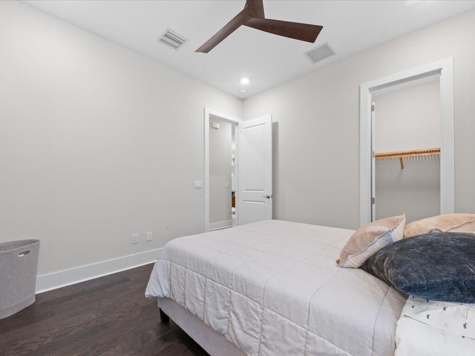 出租: $5,500 (3 贝兹, 3 浴室, 2543 平方英尺)