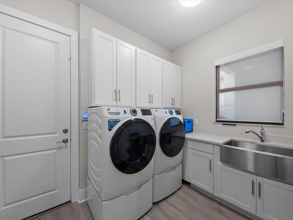 出租: $5,500 (3 贝兹, 3 浴室, 2543 平方英尺)