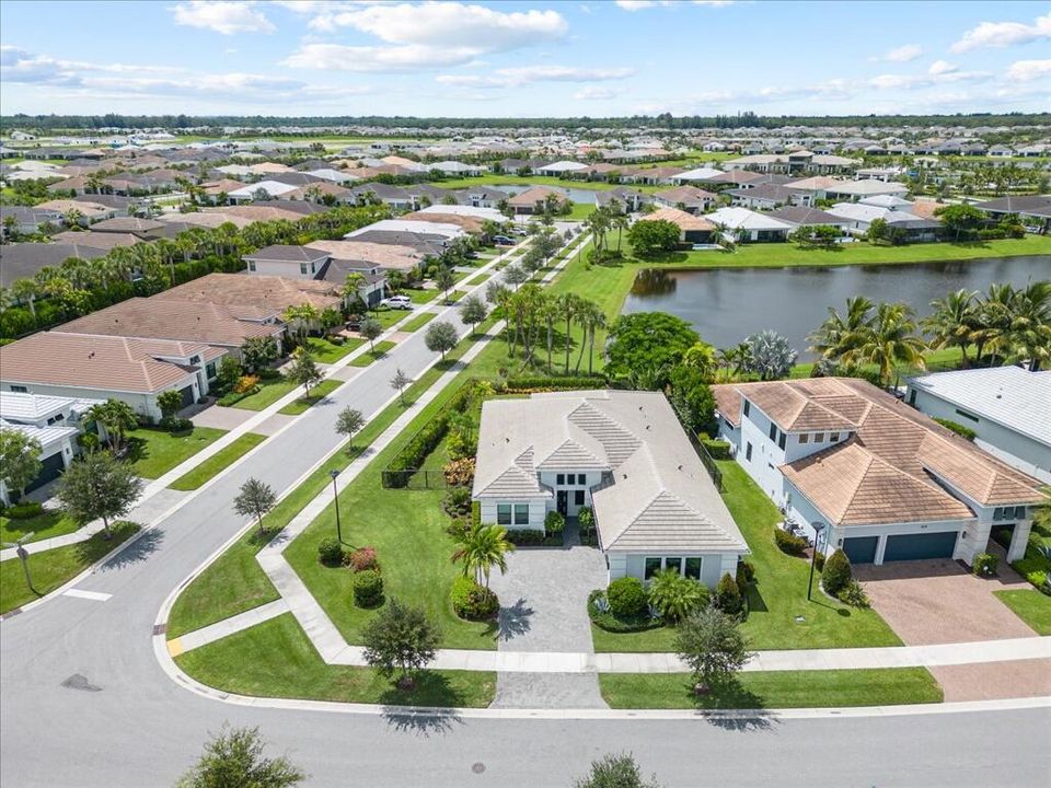 出租: $5,500 (3 贝兹, 3 浴室, 2543 平方英尺)