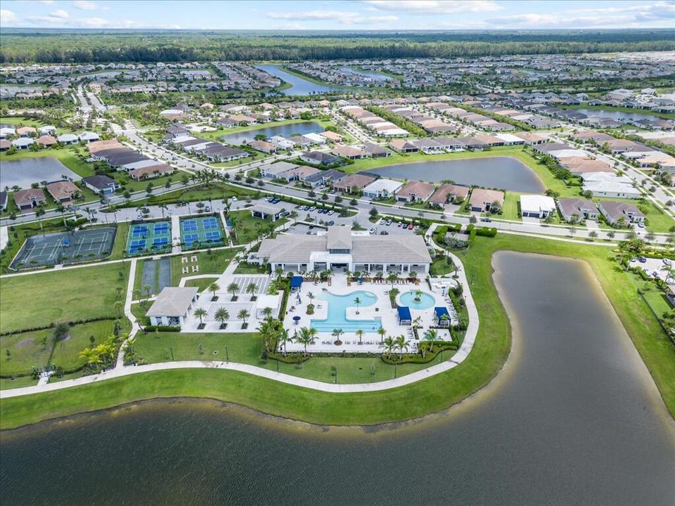 出租: $5,500 (3 贝兹, 3 浴室, 2543 平方英尺)