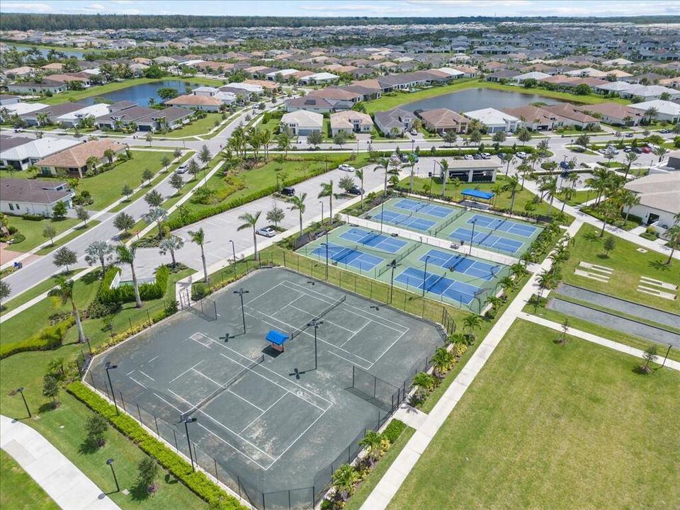 出租: $5,500 (3 贝兹, 3 浴室, 2543 平方英尺)