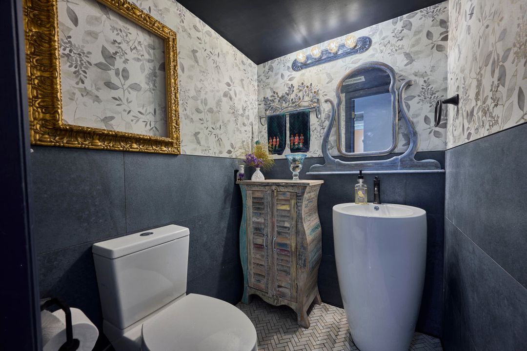 For Sale: $685,000 (2 beds, 2 baths, 2136 Square Feet)