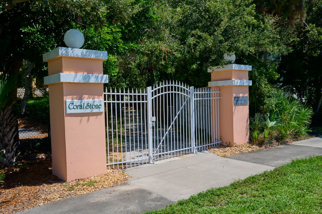 For Sale: $685,000 (2 beds, 2 baths, 2136 Square Feet)