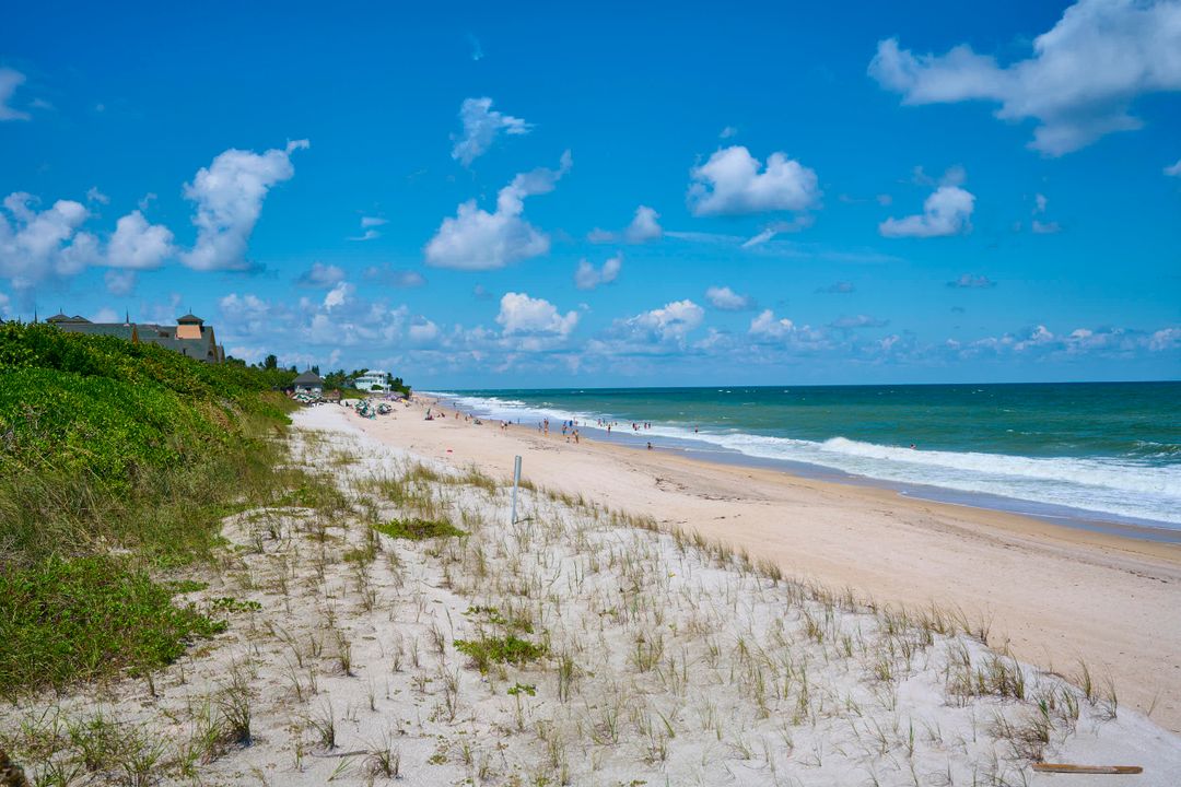 For Sale: $685,000 (2 beds, 2 baths, 2136 Square Feet)