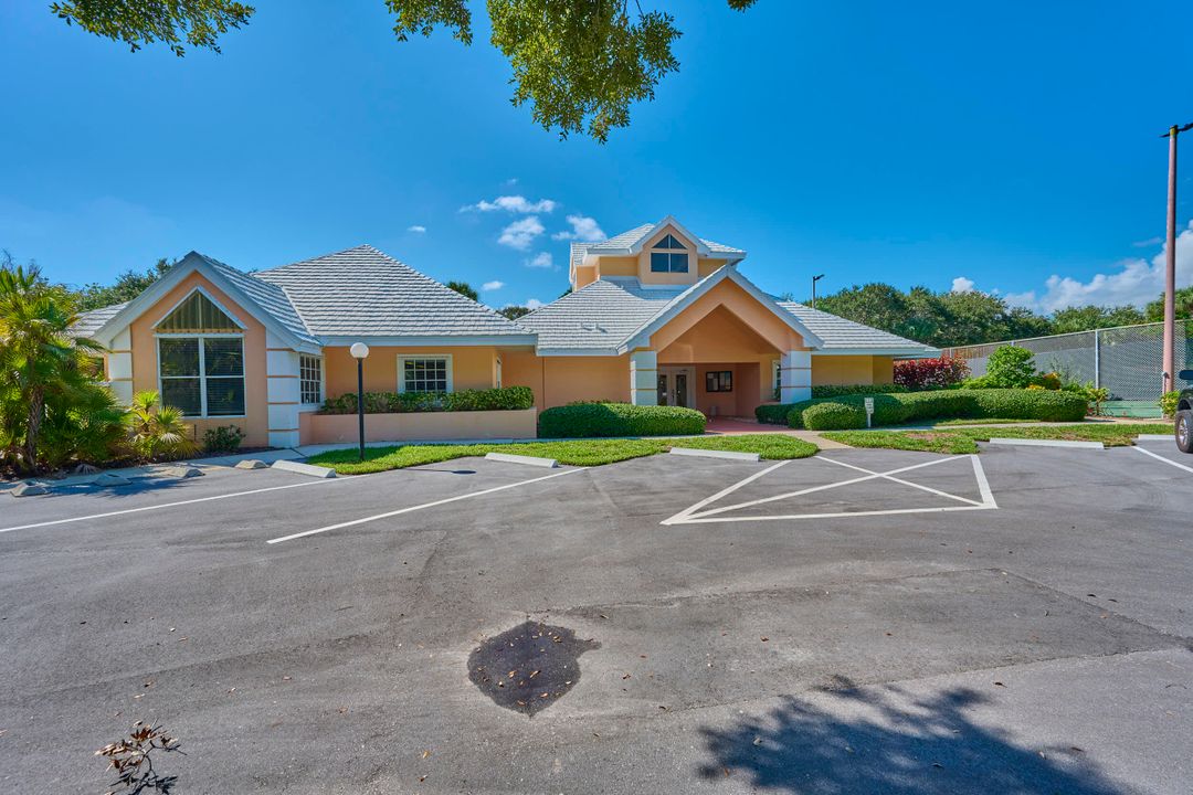 For Sale: $685,000 (2 beds, 2 baths, 2136 Square Feet)