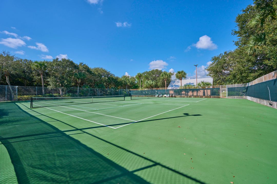 For Sale: $685,000 (2 beds, 2 baths, 2136 Square Feet)