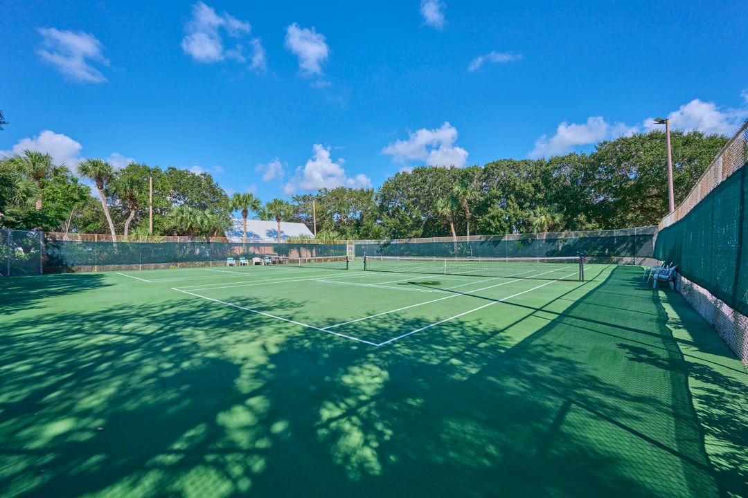 For Sale: $685,000 (2 beds, 2 baths, 2136 Square Feet)