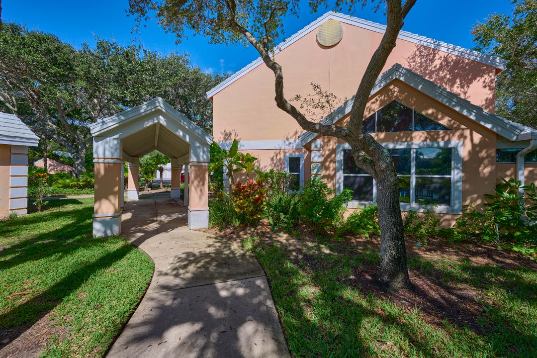 For Sale: $685,000 (2 beds, 2 baths, 2136 Square Feet)