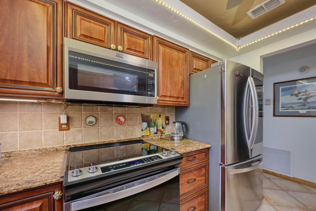 For Sale: $685,000 (2 beds, 2 baths, 2136 Square Feet)