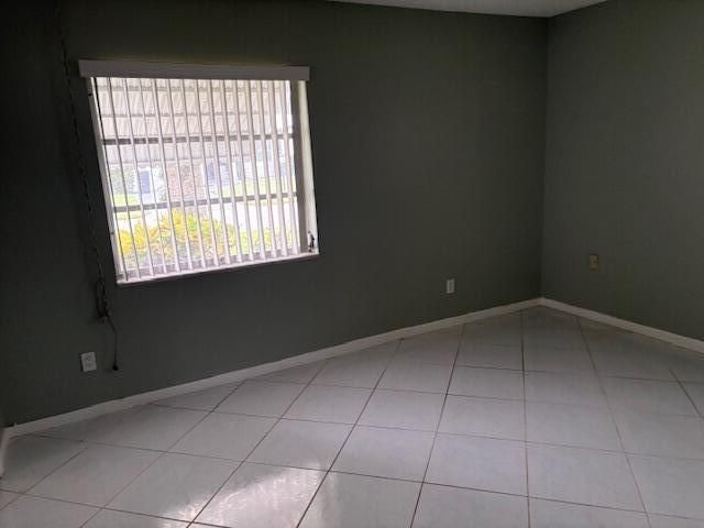 待售: $195,000 (2 贝兹, 1 浴室, 852 平方英尺)