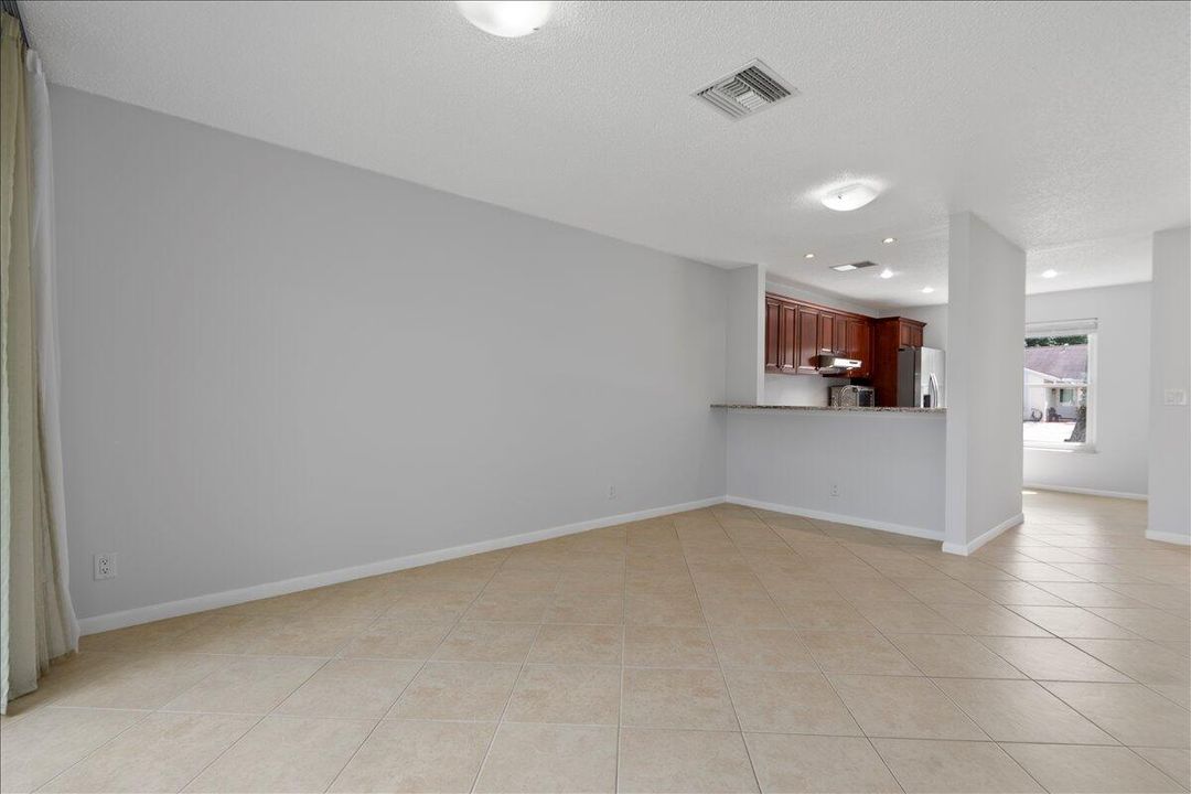 出租: $2,300 (1 贝兹, 1 浴室, 671 平方英尺)