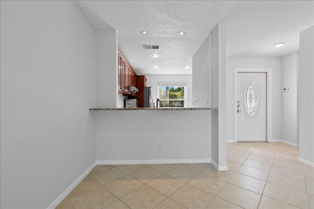 出租: $2,300 (1 贝兹, 1 浴室, 671 平方英尺)