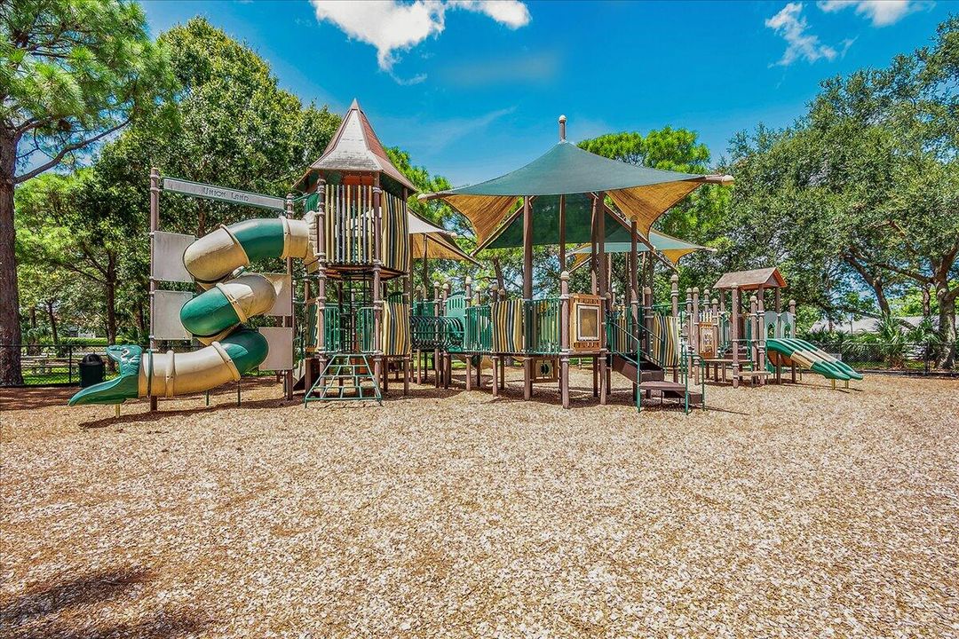 出租: $2,300 (1 贝兹, 1 浴室, 671 平方英尺)