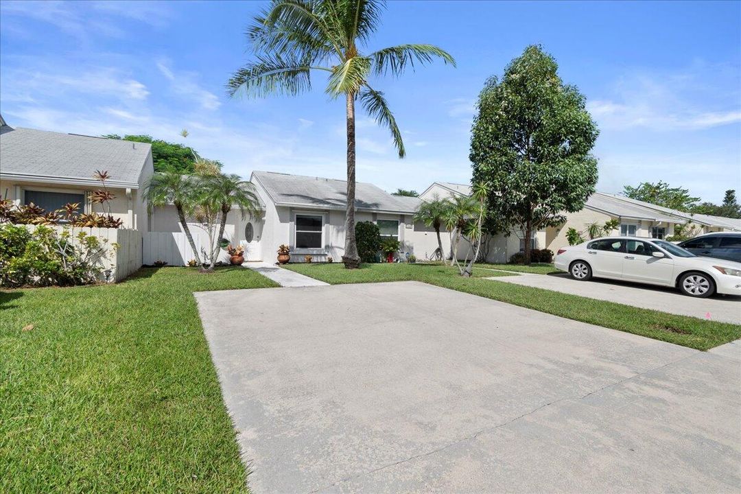 出租: $2,300 (1 贝兹, 1 浴室, 671 平方英尺)