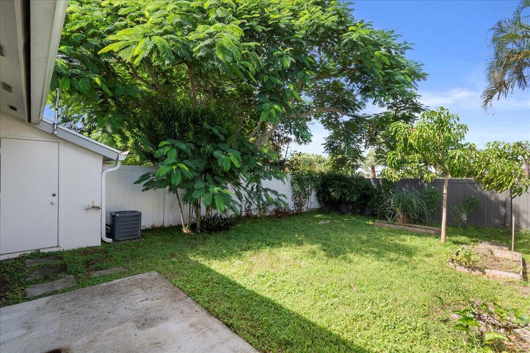 出租: $2,300 (1 贝兹, 1 浴室, 671 平方英尺)