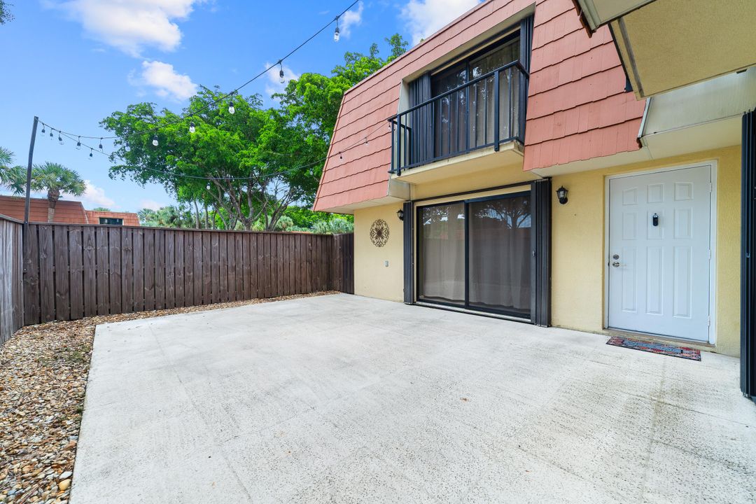 Active With Contract: $319,900 (2 beds, 2 baths, 1264 Square Feet)