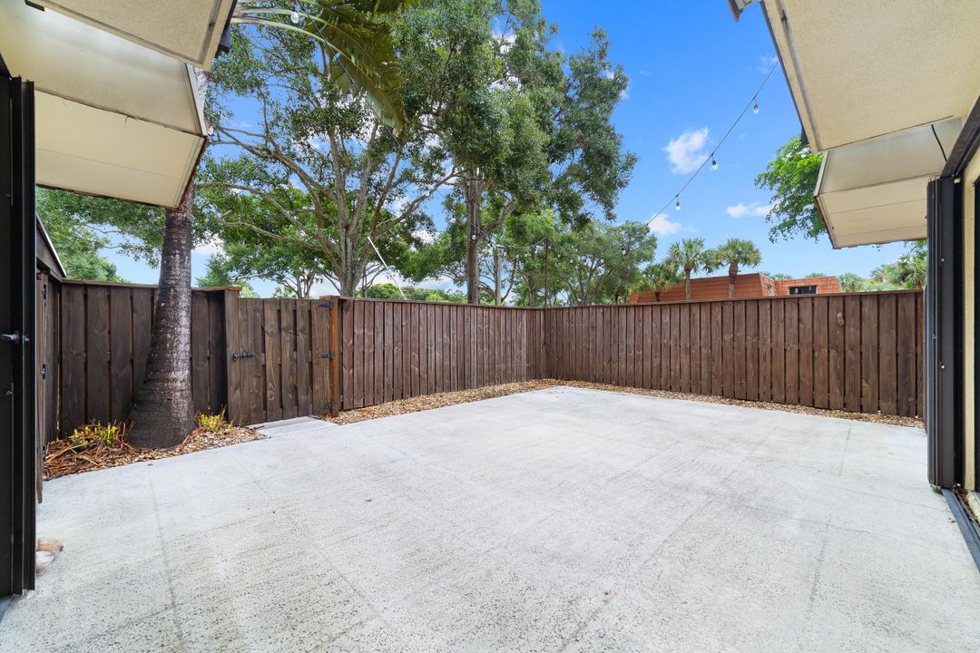 Active With Contract: $319,900 (2 beds, 2 baths, 1264 Square Feet)