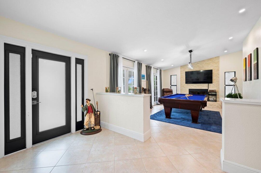 出租: $4,995 (4 贝兹, 3 浴室, 2478 平方英尺)