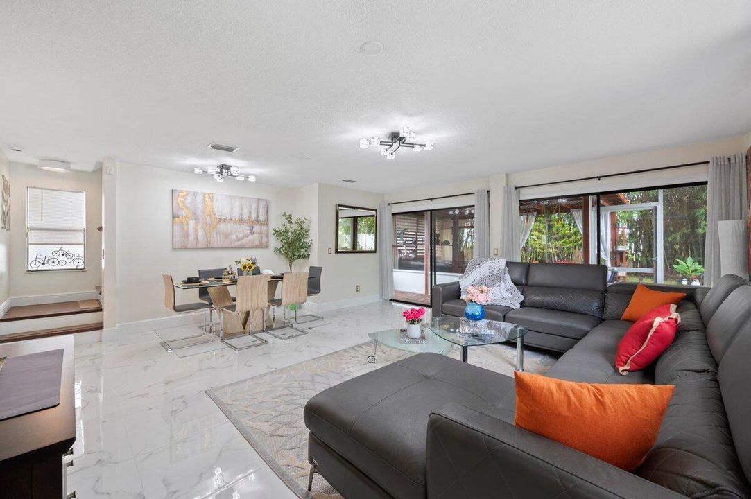 出租: $4,995 (4 贝兹, 3 浴室, 2478 平方英尺)