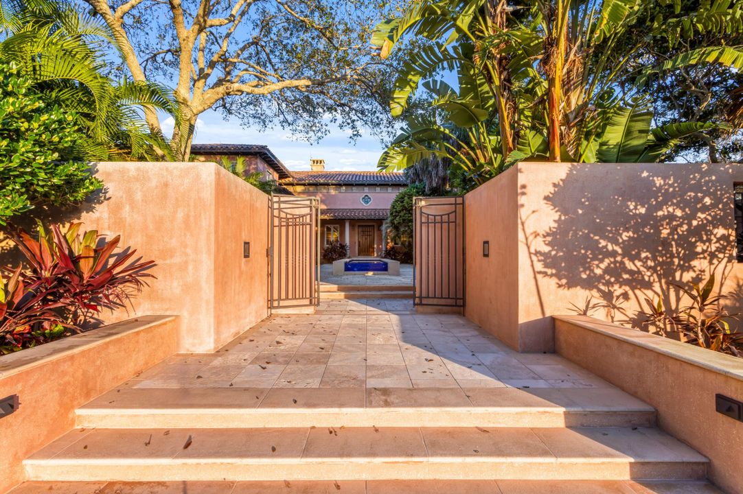 For Sale: $12,995,000 (6 beds, 7 baths, 1402 Square Feet)