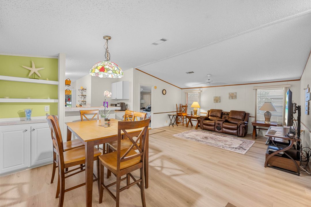 На продажу: $265,000 (3 спален, 2 ванн, 1358 Квадратных фут)