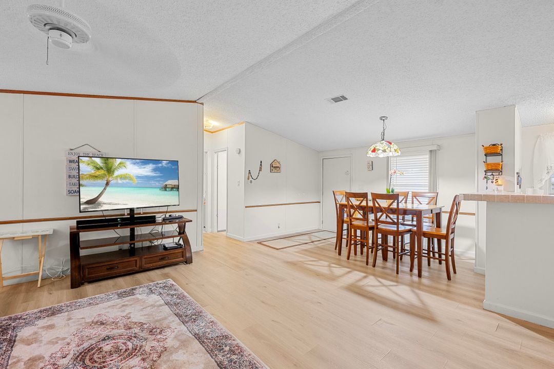 На продажу: $265,000 (3 спален, 2 ванн, 1358 Квадратных фут)