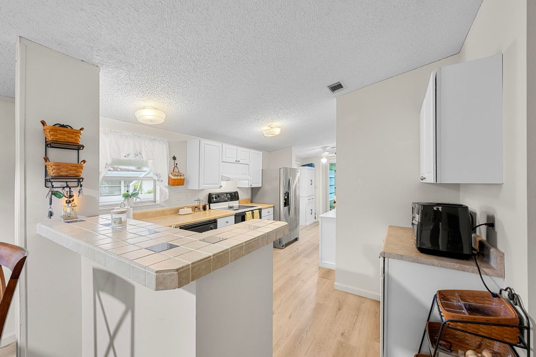 На продажу: $265,000 (3 спален, 2 ванн, 1358 Квадратных фут)