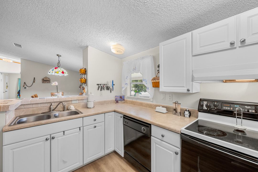 На продажу: $265,000 (3 спален, 2 ванн, 1358 Квадратных фут)