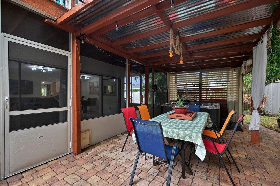 出租: $4,995 (4 贝兹, 3 浴室, 2478 平方英尺)