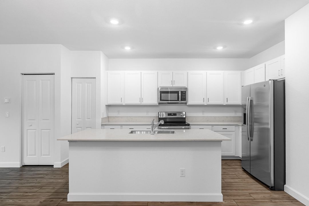 На продажу: $385,000 (3 спален, 2 ванн, 1821 Квадратных фут)