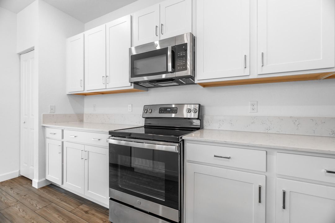 На продажу: $385,000 (3 спален, 2 ванн, 1821 Квадратных фут)